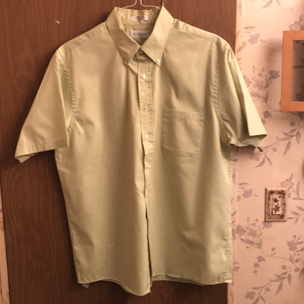 Men’s short sleeve dress shirt